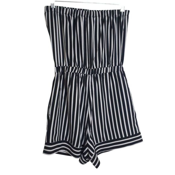 Ci Sono Women's Strapless Romper 6 Chic Black White Stripes Halter Resort Beach - Picture 1 of 4